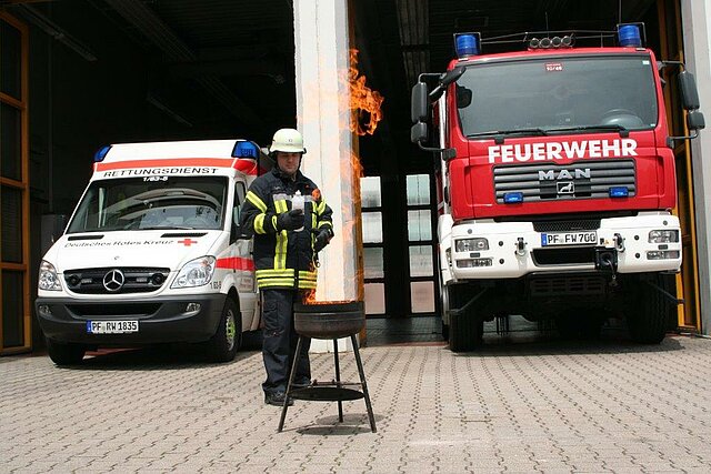 Was passiert, wenn man zum Anzünden eines Holzkohlegrills Spiritus oder Benzin anstelle handelsüblicher Grillanzünder verwendet
